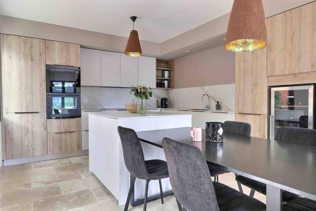 Sous Le « Figuier » Villa Cornillon-Confoux Dış mekan fotoğraf